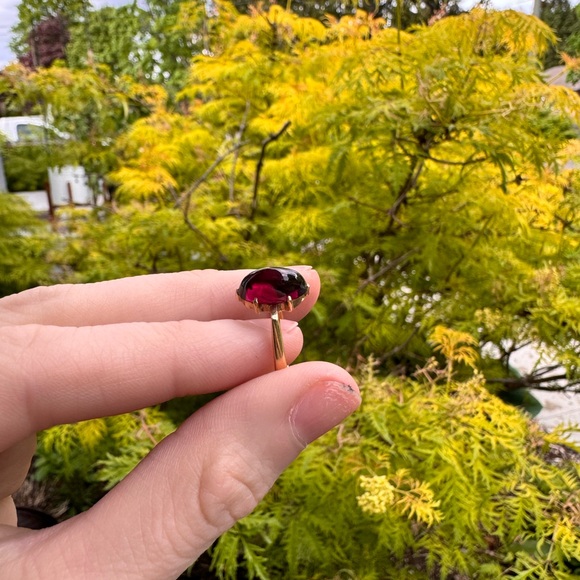 14k Yellow Gold Cabochon Garnet Ring - Picture 3 of 4